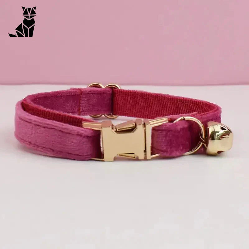 Collier pour chat en velours rose souple et personnalisable avec boucle dorée pour plus de sécurité