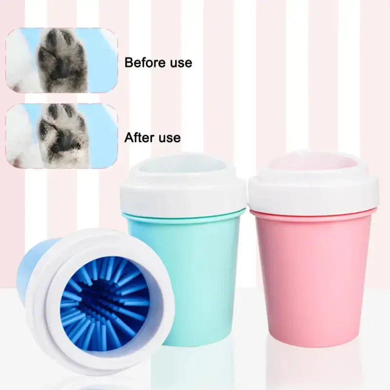 Nettoyeur de pattes de chien en silicone souple avec trois coupelles, dont l’une avec un motif de pattes de chat