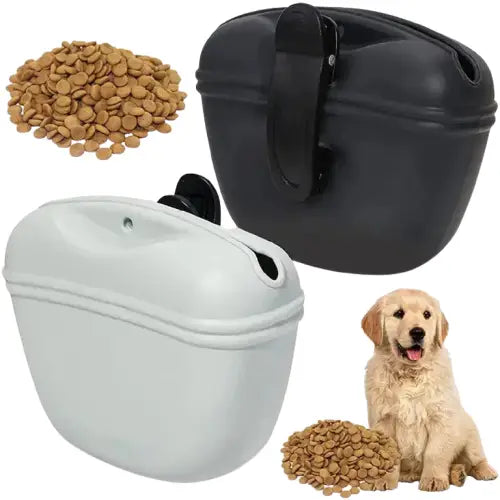Dressage chien : chien assis près d’une gamelle à proximité du ’sac de dressage pour chiens avec friandises à portée de main’ Transparent Background